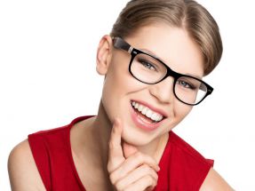 Reinigung und Richten von Brillenfassungen